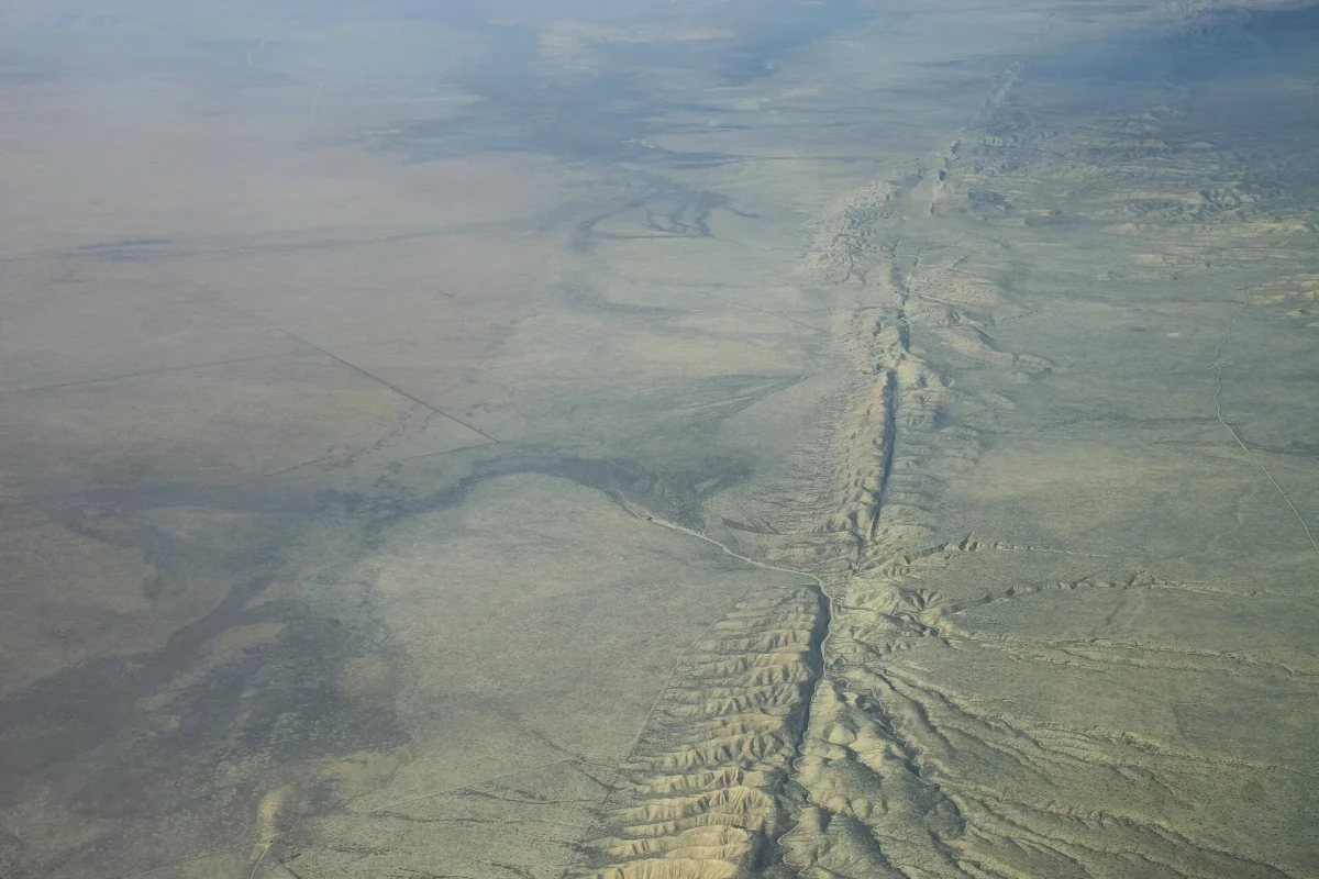 San Andreas Fayı’nın arazide iz olarak görülen hattı, havadan görünüm