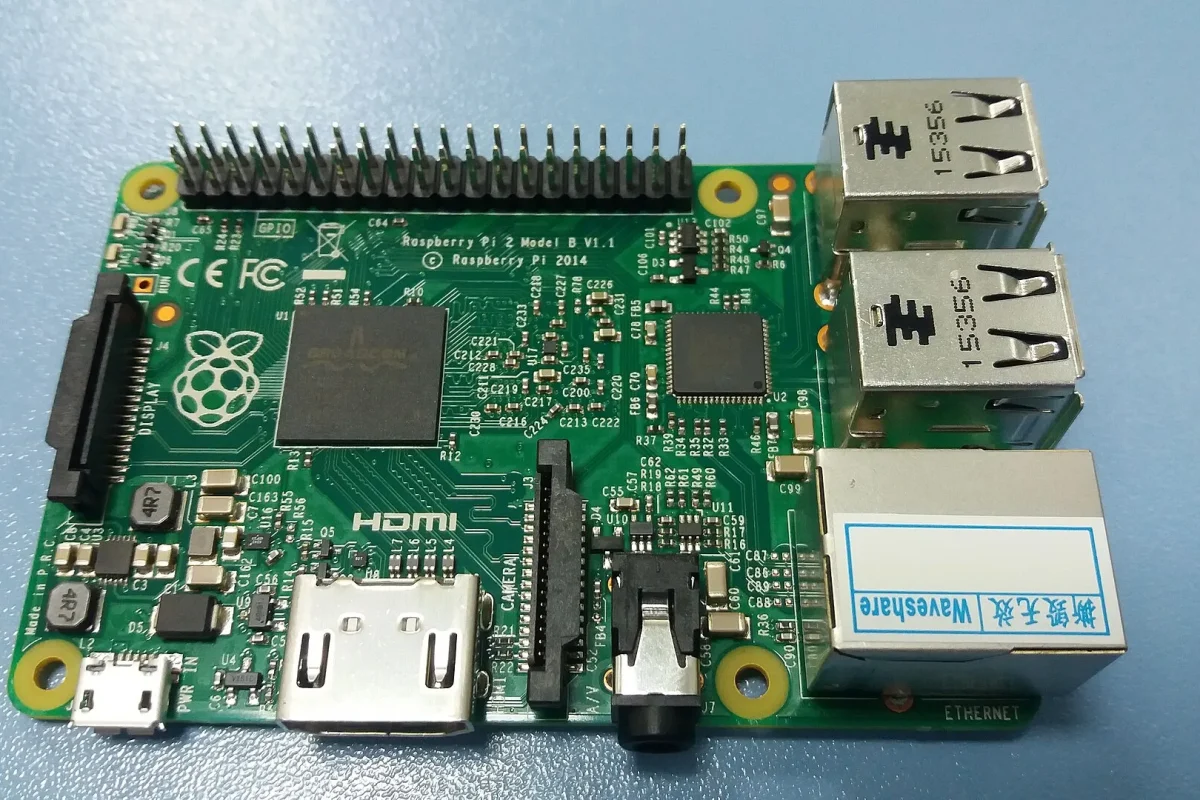 Raspberry Pi tek kart bilgisayarının üstten görünümü