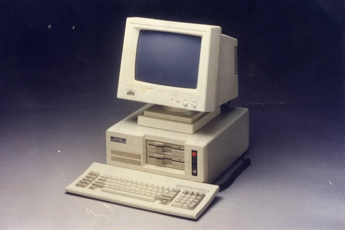 1990’lardan kalma masaüstü kişisel bilgisayar