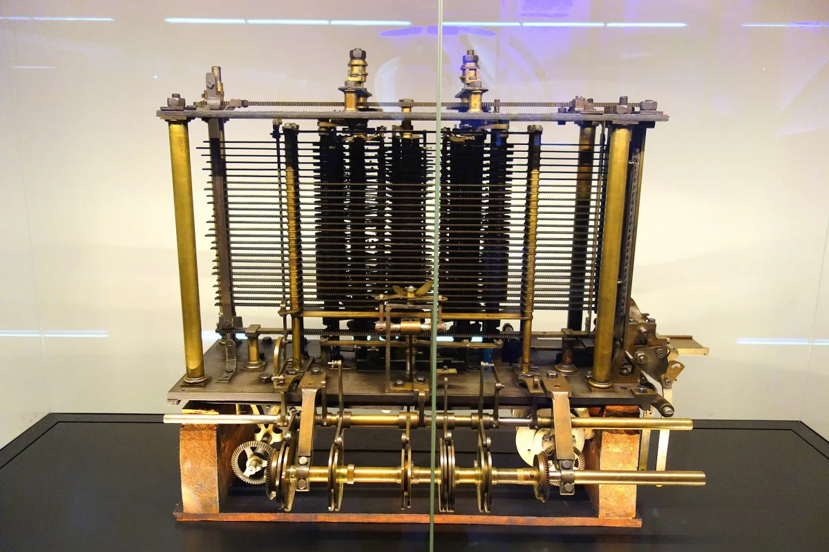 Charles Babbage’ın fark makinesinin pirinç dişlilerden oluşan yapısı