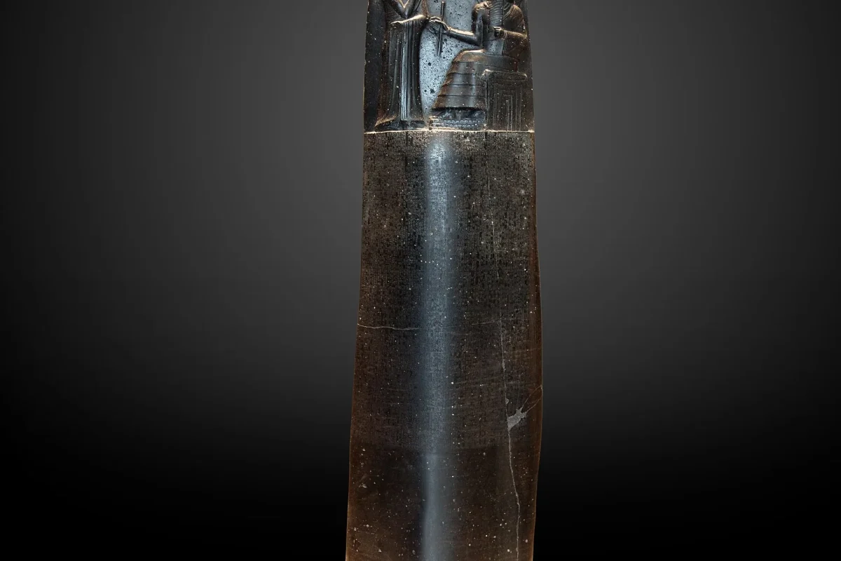 Hammurabi Kanunları’nın yazılı olduğu taş stel
