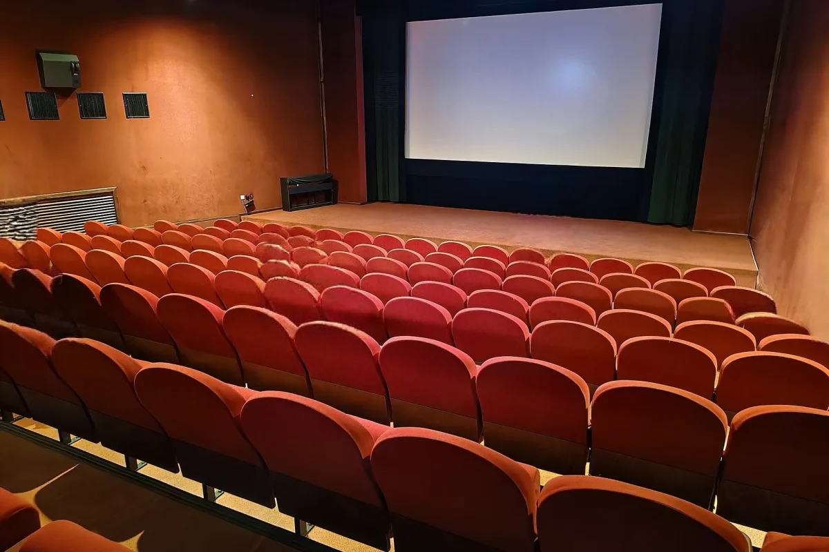 Sinema salonunun iç görünümü