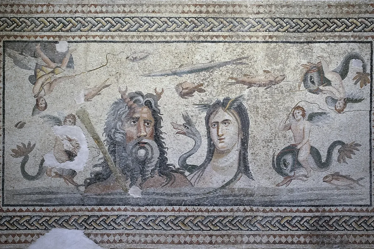 Zeugma’dan kurtarılan Okeanos ve Tethys mozaiği