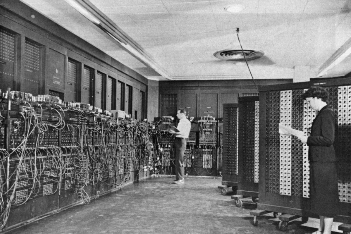 ENIAC bilgisayarının kurulu olduğu salonun geniş görünümü