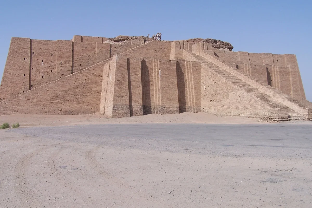Ur kentindeki Sümer zigguratı