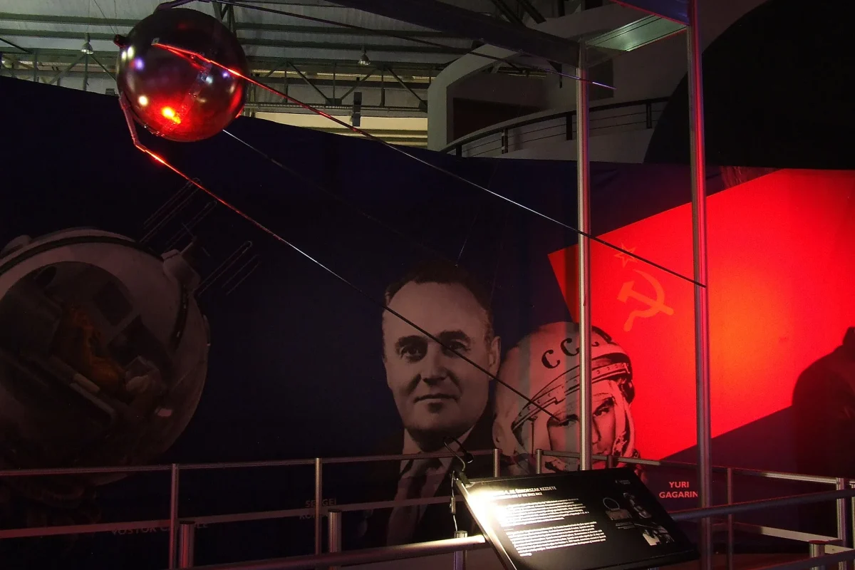 Sputnik 1 uydusunun müzede sergilenen modeli